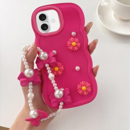 ⁧جراب هاتف بلون الماكارون مزين بزهرة الأقحوان الصغيرة واللؤلؤ مع سلسلة سوار⁩, For iPhone 18, For iPhone 18 Pro, For iPhone 18 Pro Max, For iPhone 17 Pro Max, For iPhone 17 Pro, For iPhone 17, For iPhone Air, For iPhone 16 Pro Max, For iPhone 16 Pro